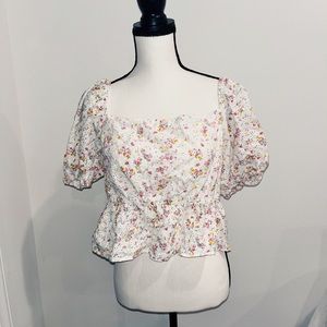 WILD FABLE WHITE FLORAL RUFFLED CROP TOP